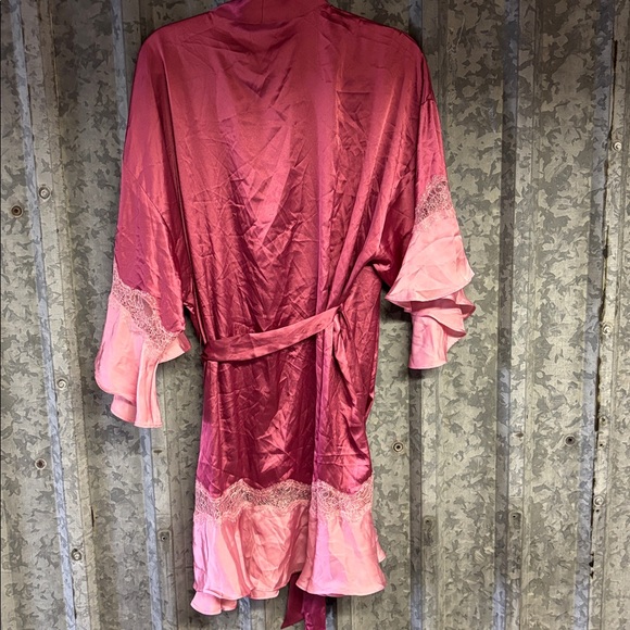 Victoria's Secret Robe in Pink Tones - Picture 6 of 6